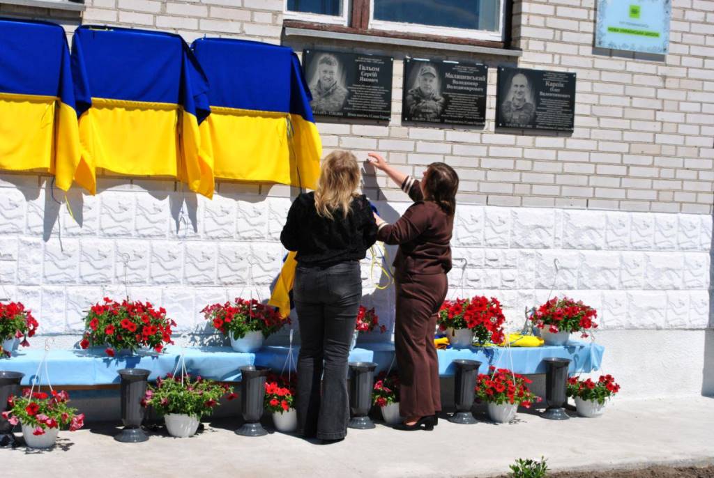 У Камінь-Каширській громаді відкрили меморіальні дошки на честь загиблих Захисників