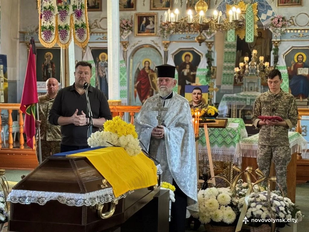 У Нововолинській громаді попрощалися із воїном Сергієм Шулєповим