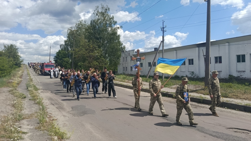 Біль втрати, що не стихає: у Маневичах провели в останню дорогу Юрія Халика