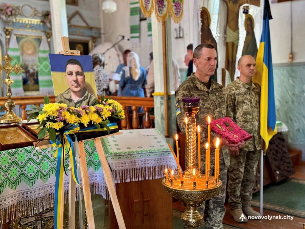 У Нововолинській громаді попрощалися із воїном Сергієм Шулєповим