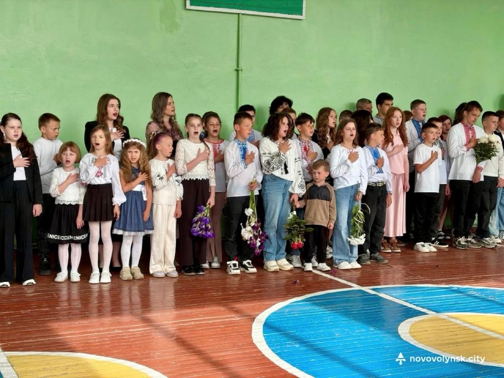 У ліцеях Нововолинської громади пролунав останній дзвоник