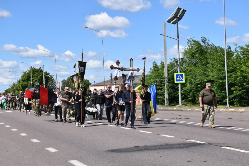 У Городищенській громаді попрощалися із воїном Віктором Шоломом