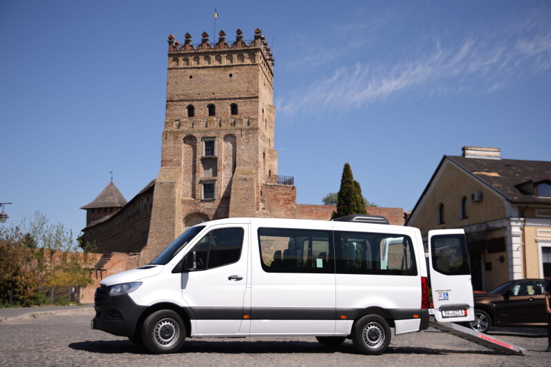 Луцька громада отримала новий Mersedes-Benz Sprinter від німецького міста-партнера Швайнфурт
