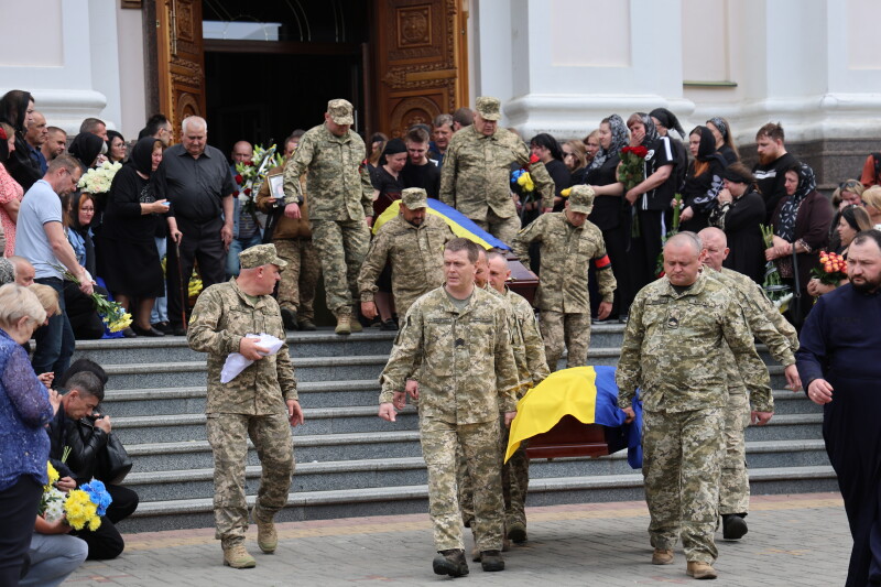 У Луцьку попрощалися із загиблими Захисниками Олександром Махновцем та Валерієм Максимчуком