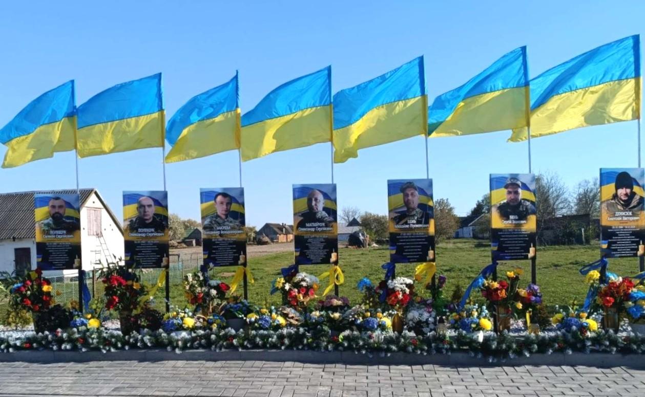 У Рожищенській громаді відкрили Алею пам’яті полеглих Героїв