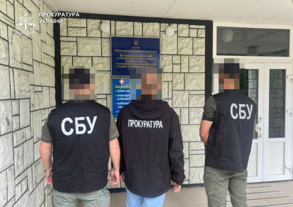 Фіктивне працевлаштування військовозобов'язаних та заволодіння бюджетними коштами: на Волині повідомили про підозру директору учбового центру