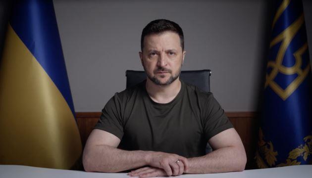 Зеленський підтвердив ураження об’єктів нафтової галузі та ППО росіян по обидва боки Кримського мосту