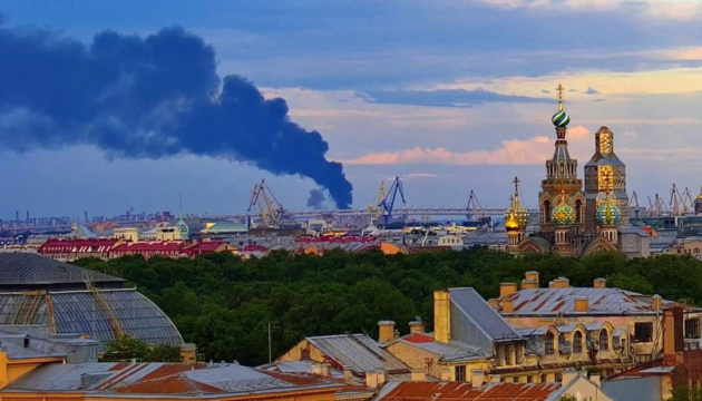 У петербурзі після атаки дронів горить найбільший нафтовий термінал рф на Балтиці