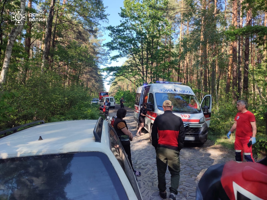 На Ковельщині рятувальник у позаслужбовий час деблокував людей, які потрапили у ДТП
