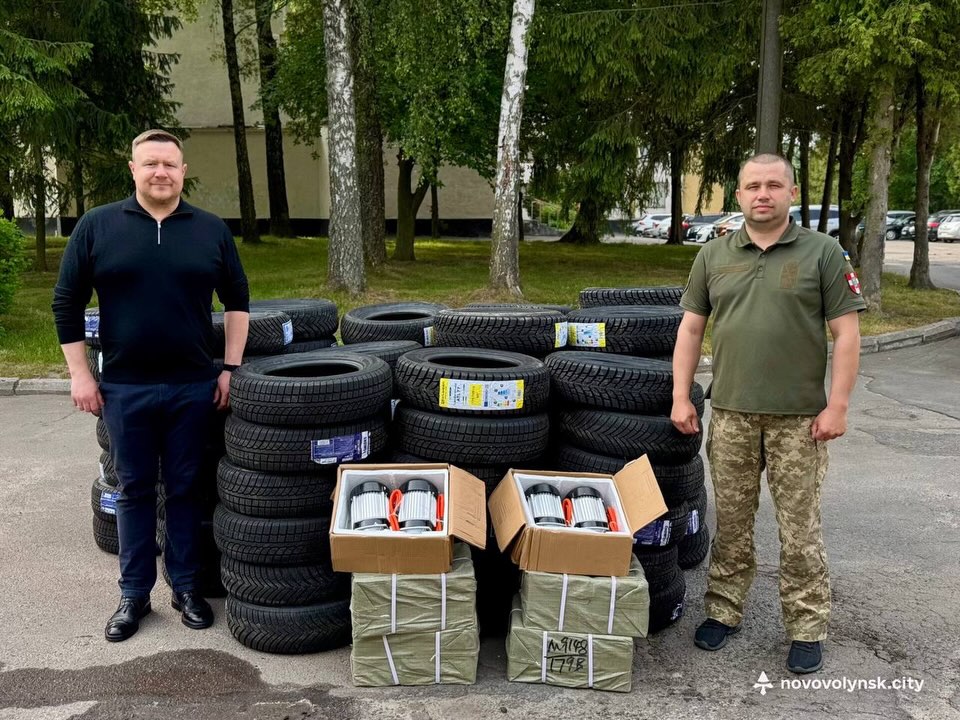 У Нововолинській громаді передали нову партію обладнання для Захисників