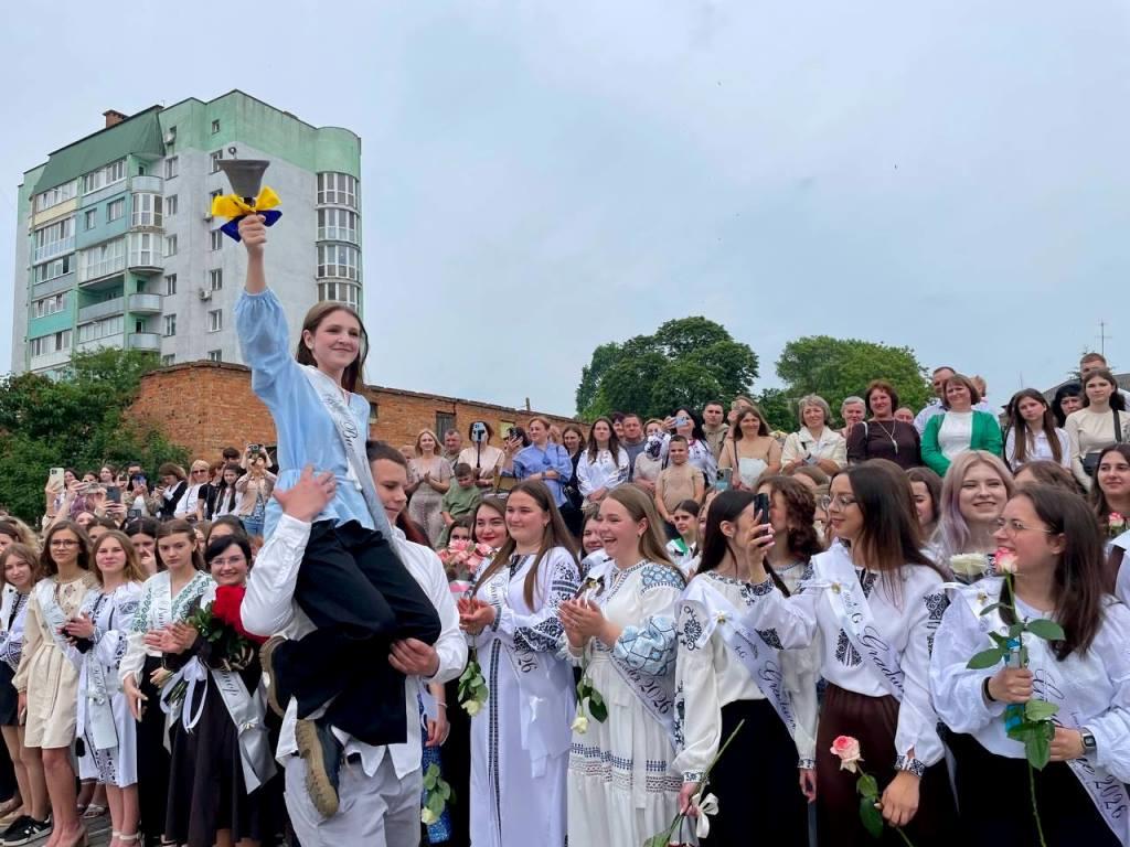 У Володимирському педагогічному коледжі відбулося свято останнього дзвоника