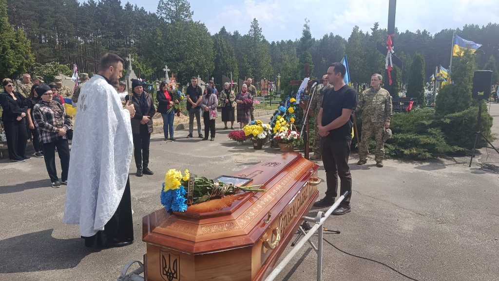 У Маневичах попрощалися з воїном Миколою Максимчуком