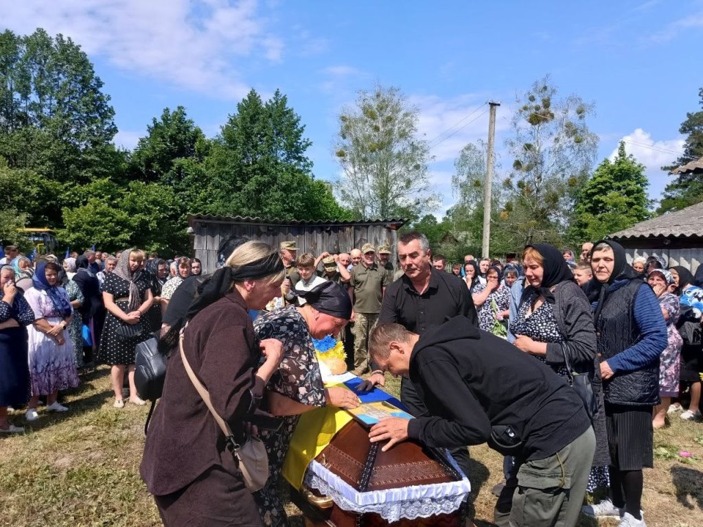 У Старовижівській громаді попрощалися із воїном Василем Квасом