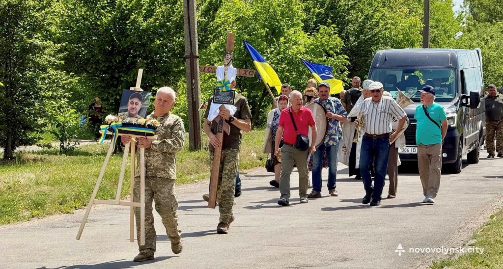 Нововолинська громада попрощалася з воїном Сергієм Бабкіним