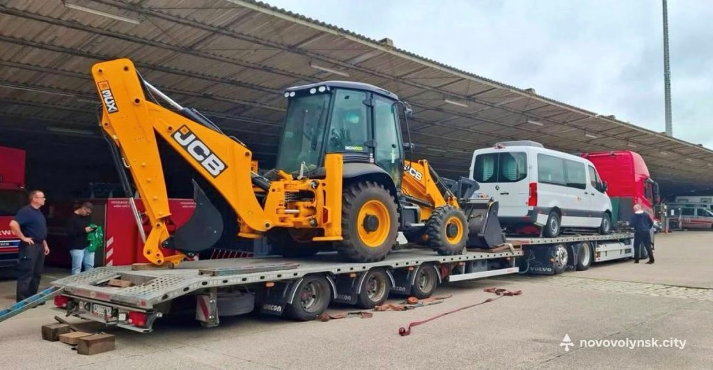 Нововолинська громада отримала техніку від німецьких партнерів