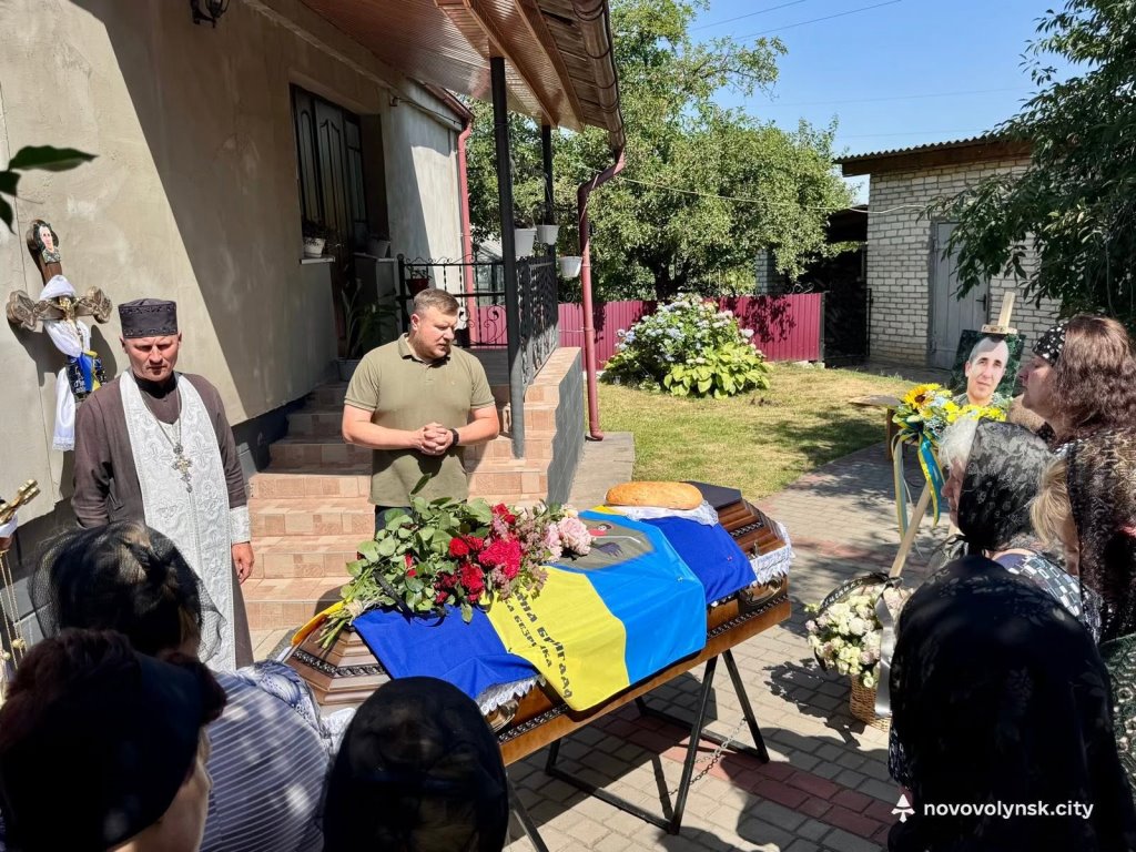 Нововолинська громада попрощалася з Героєм Сергієм Олексюком