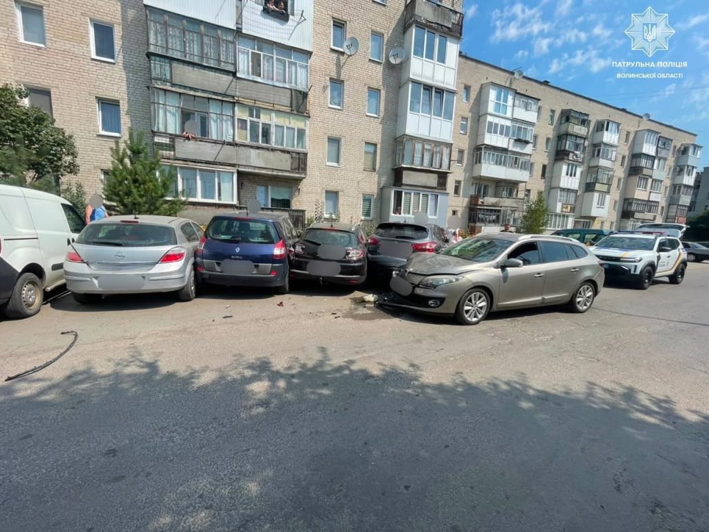 У Луцьку нетверезий водій спричинив масштабну ДТП за участю п’яти автомобілів