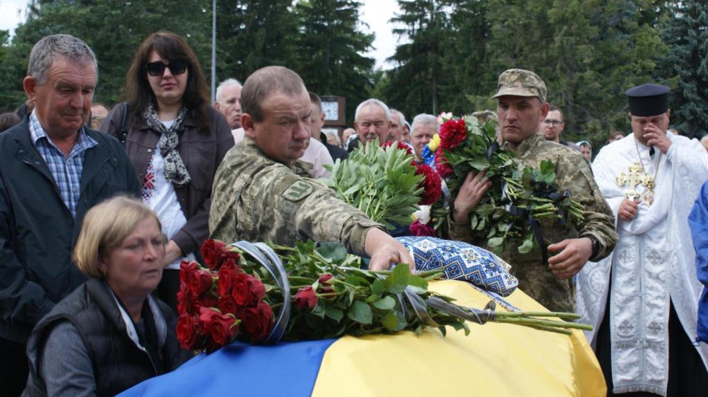 Назавжди 29: Рожищенська громада провела в останню дорогу захисника Анатолія Радчука