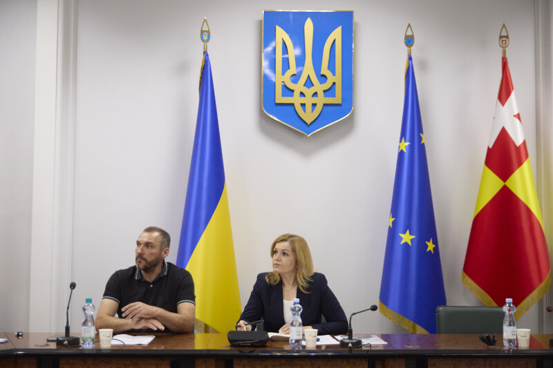 Мешканці пошкодженого внаслідок ворожого обстрілу будинку у Луцьку вже заселились у відновлене житло