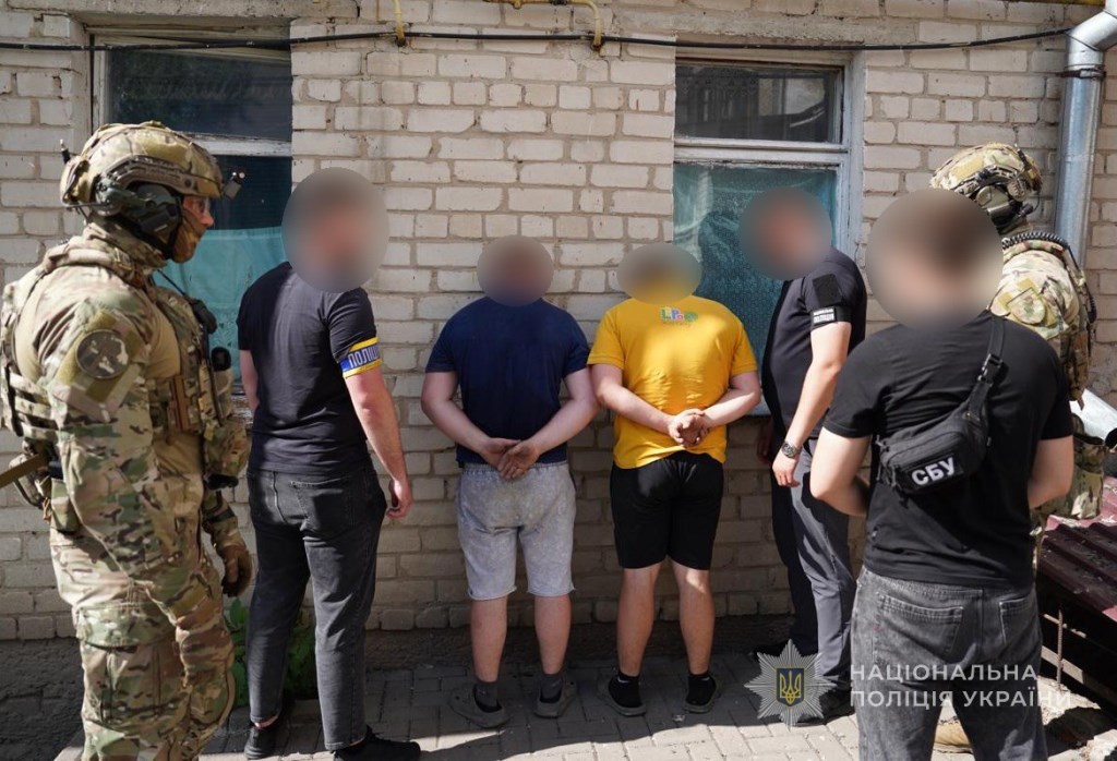 Волинські поліцейські оперативно затримали зловмисників, причетних до двох підпалів установ у Луцьку