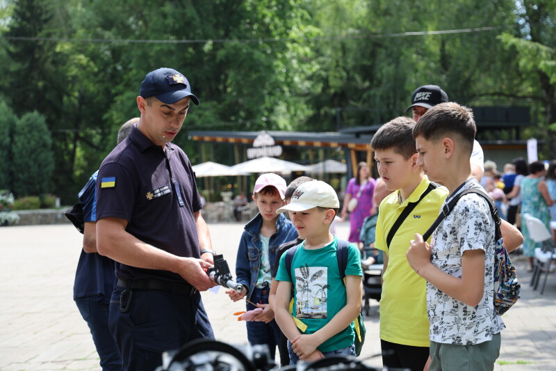 У центральному парку Луцька відбувся «Пікнік з рятувальниками»