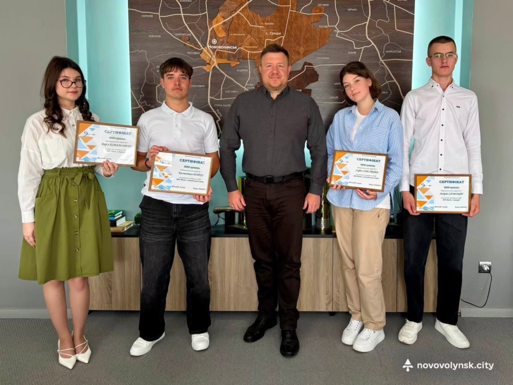 У Нововолинську привітали випускників, які здобули найвищий результат на НМТ