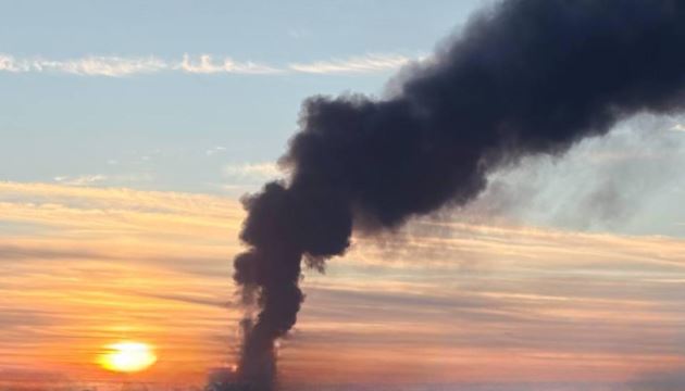 Під москвою – великі пожежі: після атаки дронів горять склади і нафтобаза