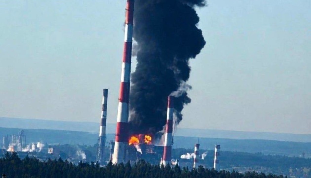 У росії зупинив роботу стратегічний НПЗ