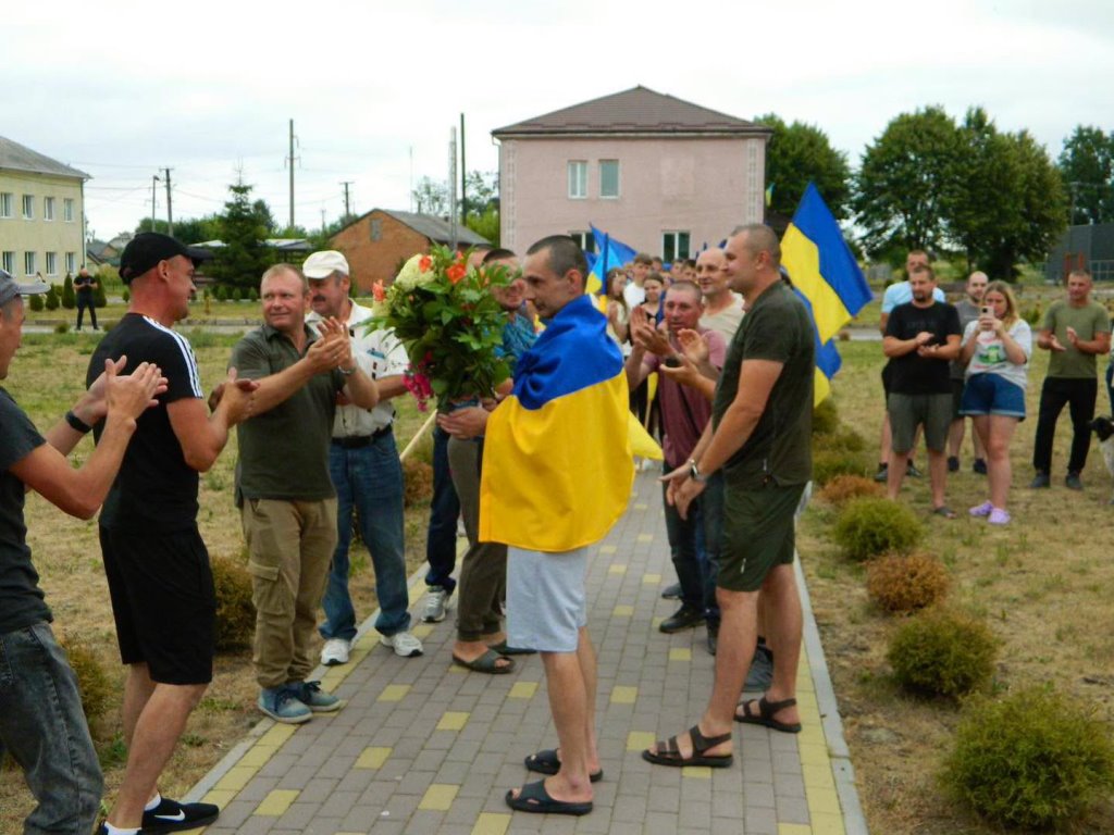 У Литовезькій громаді зустріли звільненого з полону воїна Сергія Кизуна