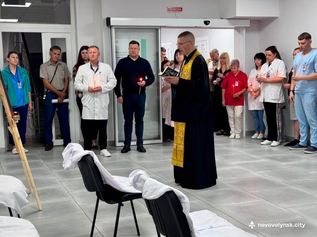 У Нововолинській громаді вшанували пам’ять медичних працівників, які загинули, рятуючи життя інших
