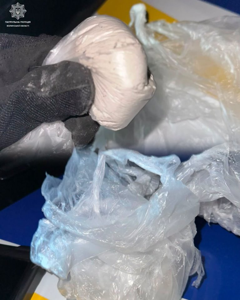 У Луцьку затримали агресивного чоловіка з наркотиками