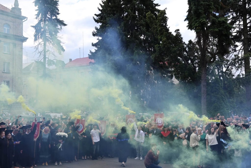 У бакалаврів Лесиного вишу – випускний