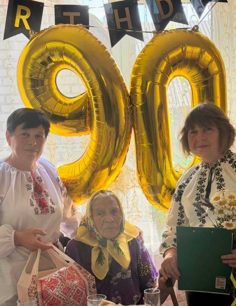 У Колодяжненській громаді привітали з 90-річчям жительку села Дроздні Тетяну Прус