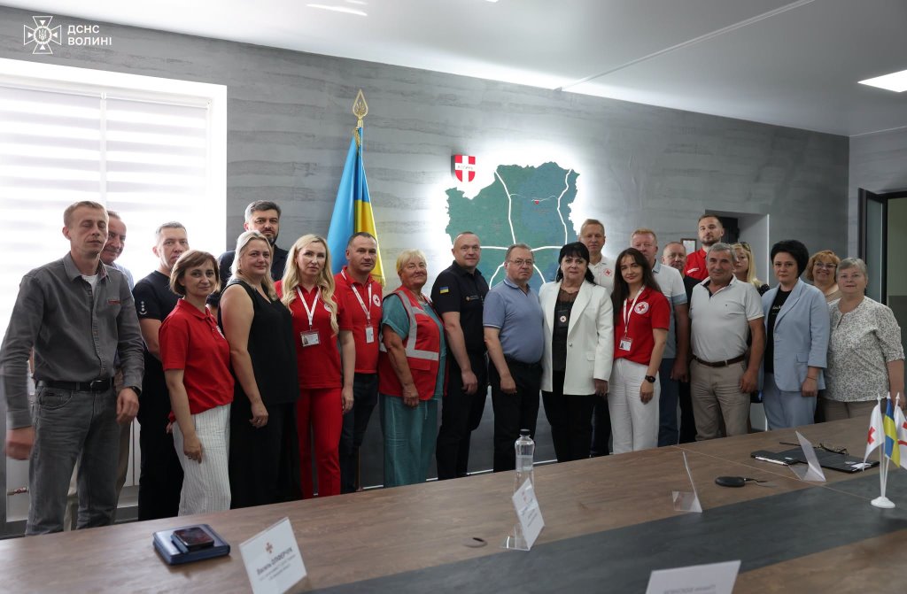 Комунальні заклади Волині отримали засоби індивідуального захисту органів дихання від Червоного Хреста