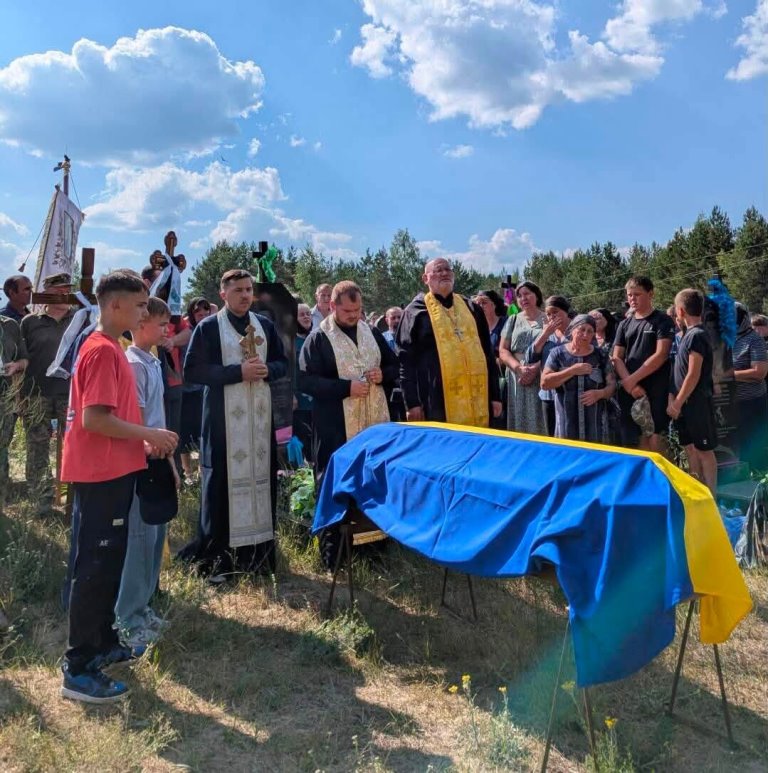 У Колодяжненській громаді попрощалися із Захисником Петром Якимовим