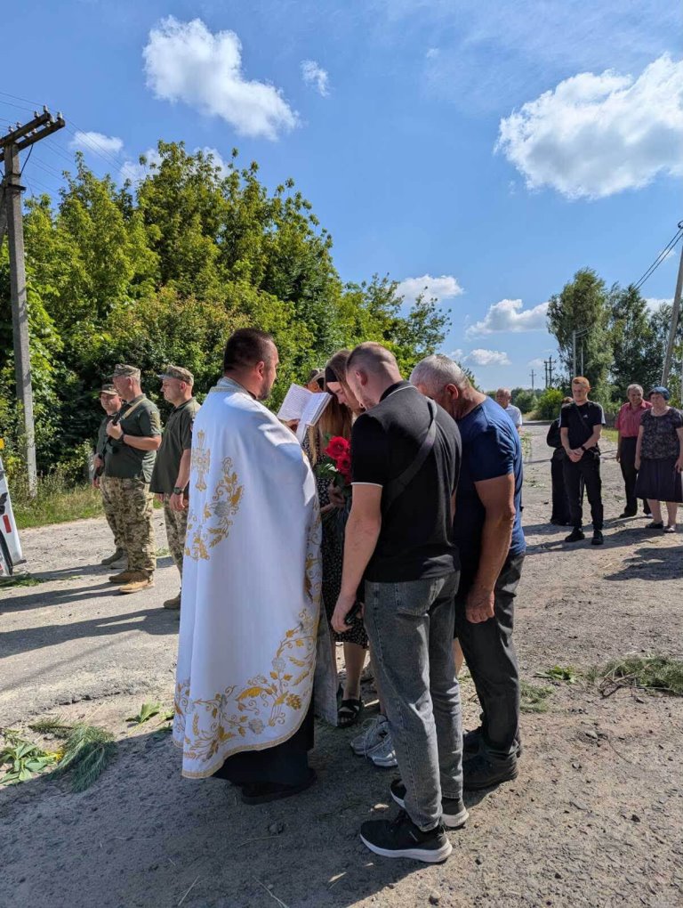 У Колодяжненській громаді попрощалися із воїном Петром Більчуком