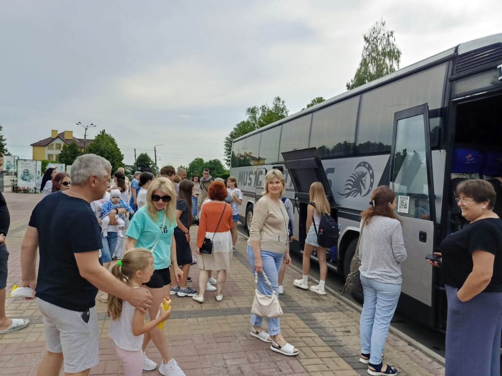 Нововолинські ліцеїсти вирушили до литовського міста-партнера Кельме