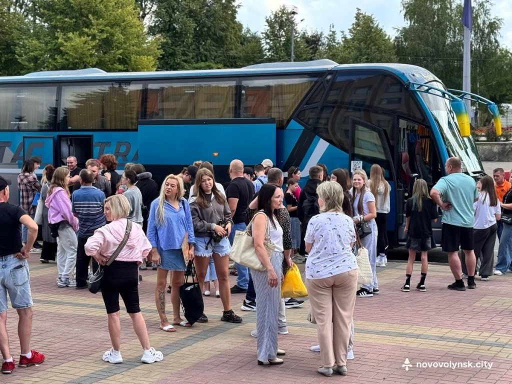52 ліцеїсти Нововолинської громади вирушили на відпочинок у Німеччину до Ноймюнстера