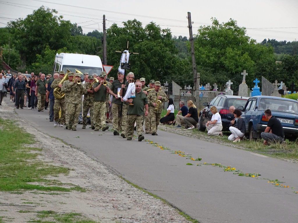 Турійська громада попрощалася із воїном Сергієм Остапуком