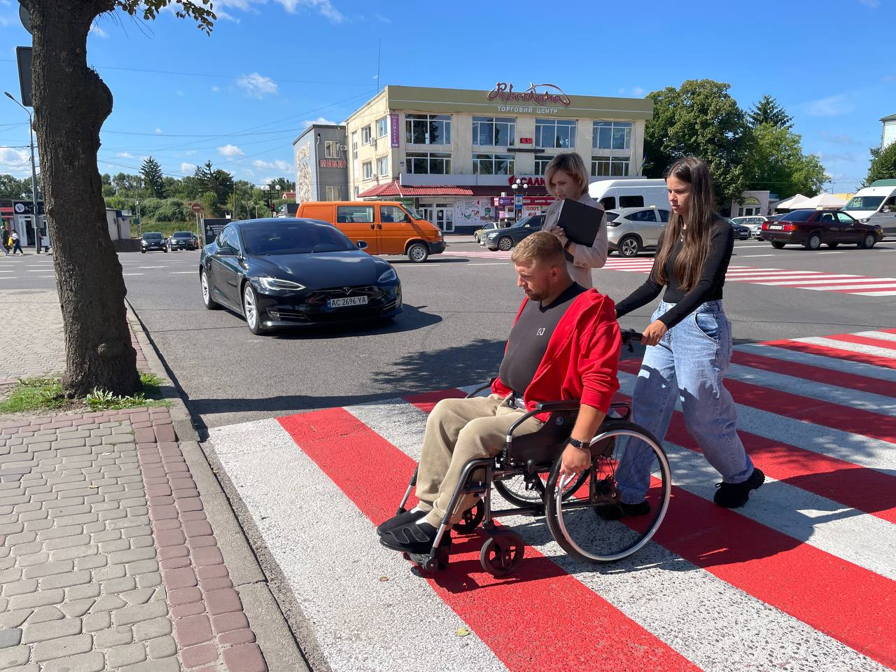«Володимир без бар’єрів»: ініціативна група обстежила центр міста та частину вулиць Ковельської і Шевченка