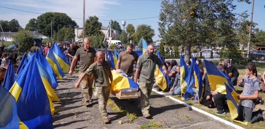 У Сошичненській громаді попрощалися із воїном Іваном Швораком