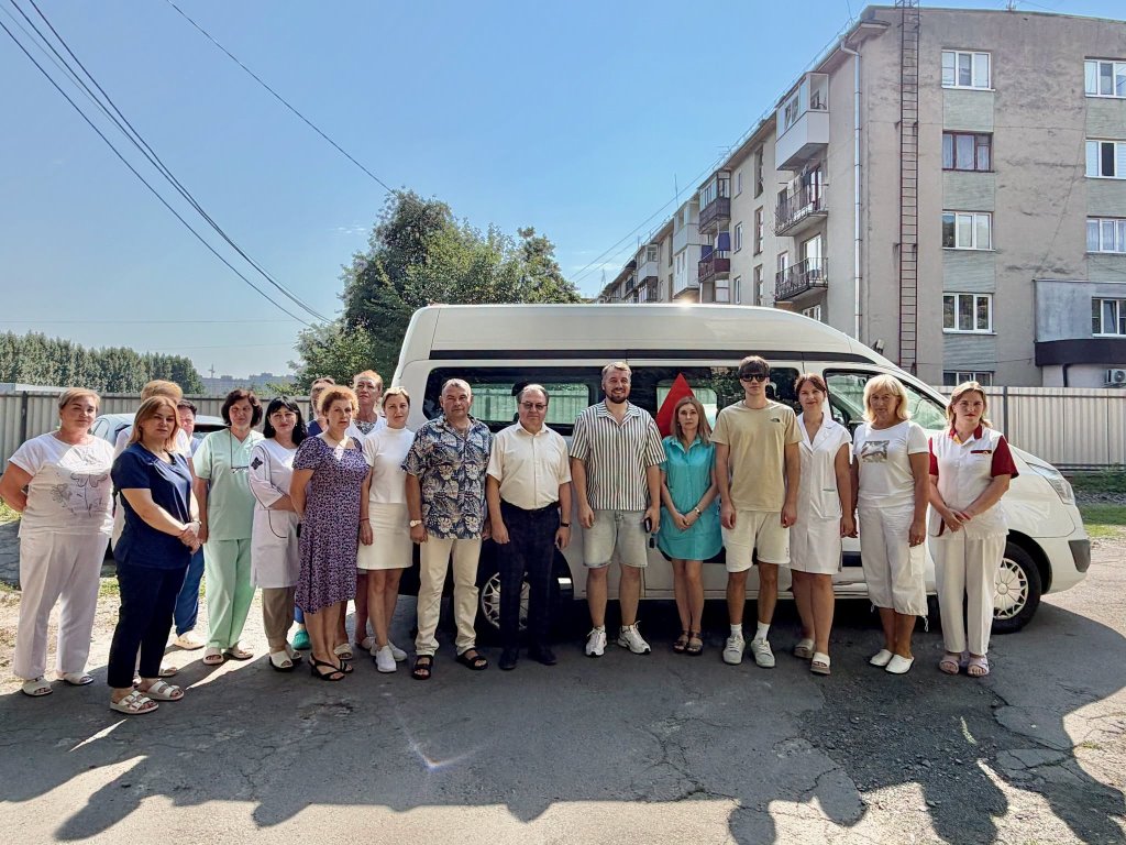 На Волині центр служби крові отримав авто для виїзних донацій