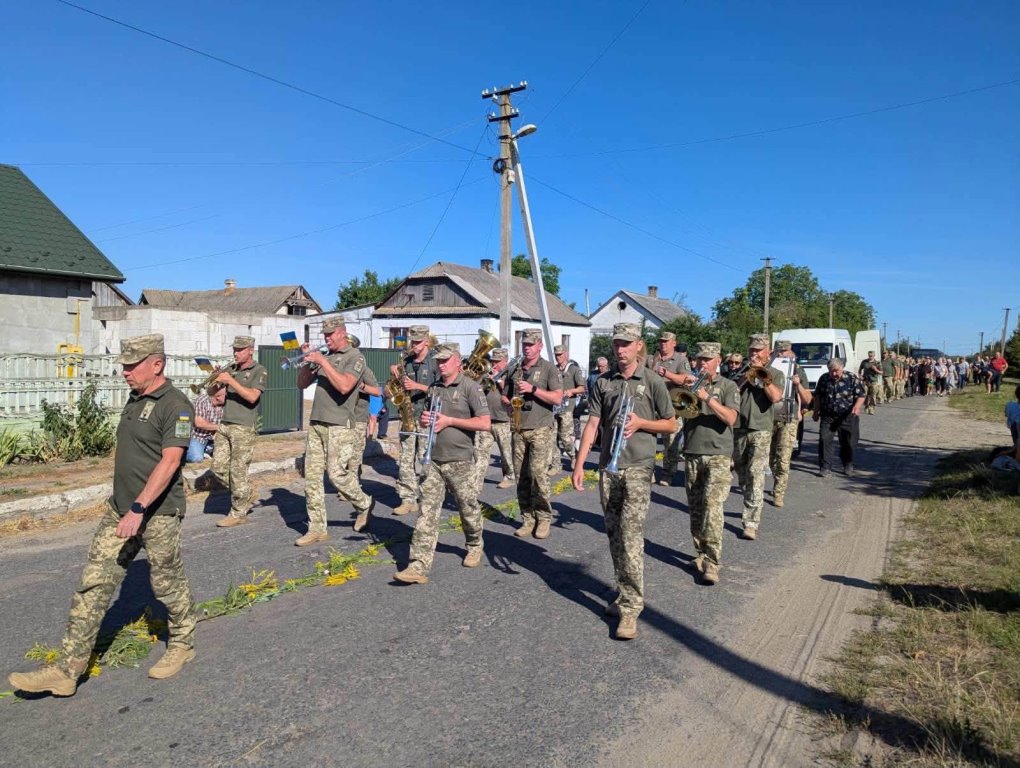У Колодяжненській громаді попрощалися із воїном Віталієм Ксьондзиком