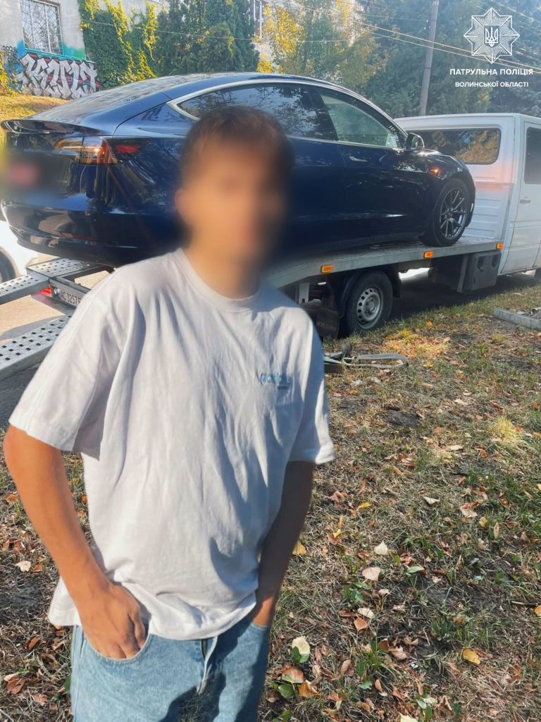 У Луцьку зупинили неповнолітнього водія Tesla