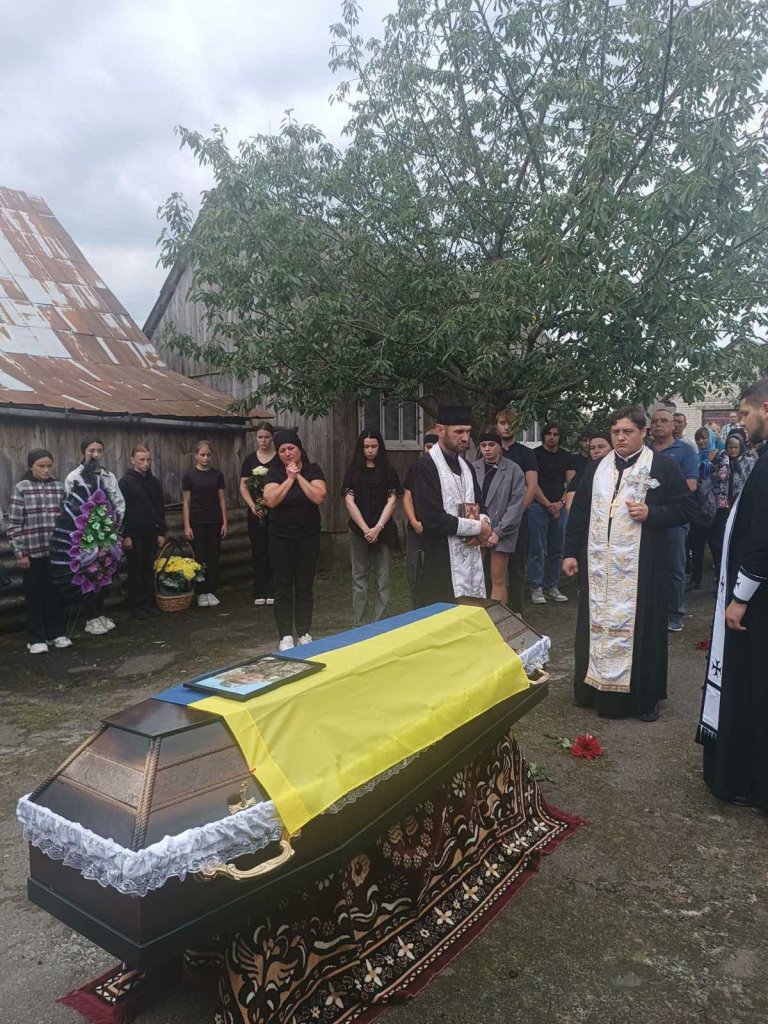 У Колківській громаді попрощалися із воїном Юрієм Засєкіним