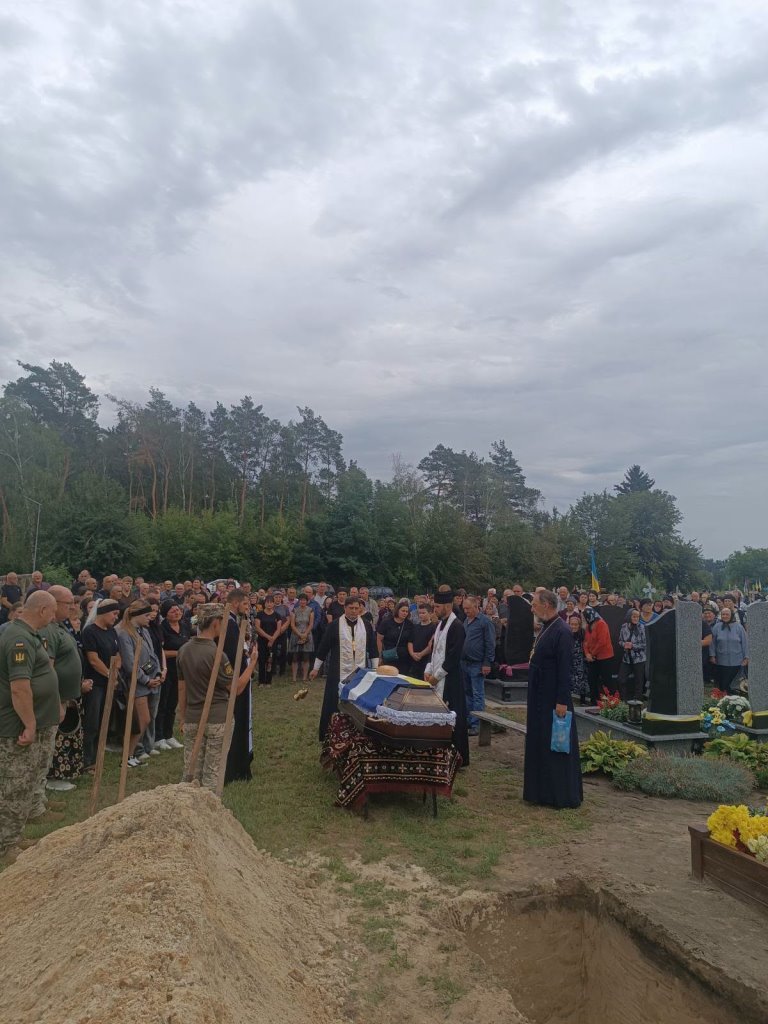 У Колківській громаді попрощалися із воїном Юрієм Засєкіним