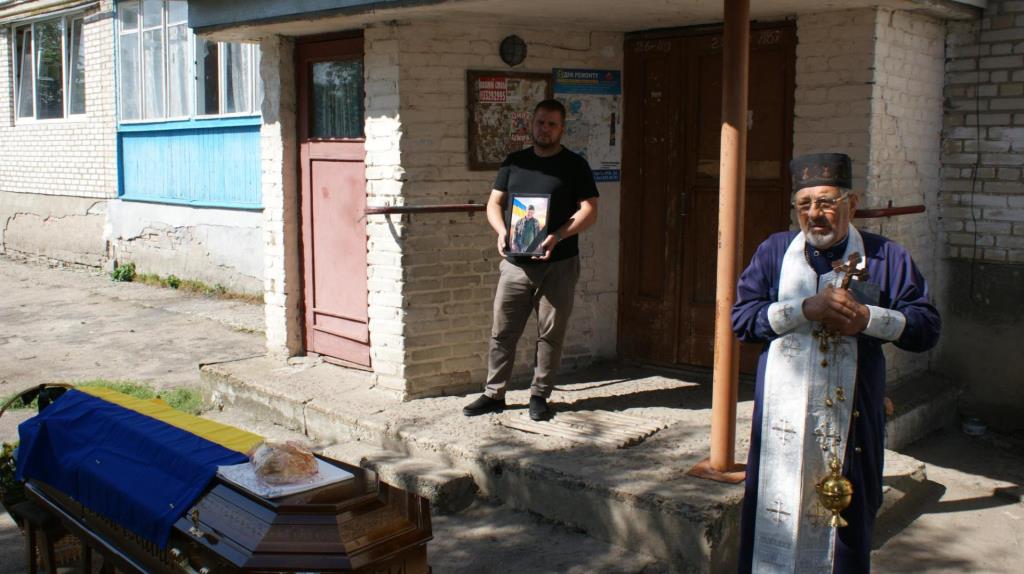У Рожищі провели в останню дорогу воїна Олексія Калюха