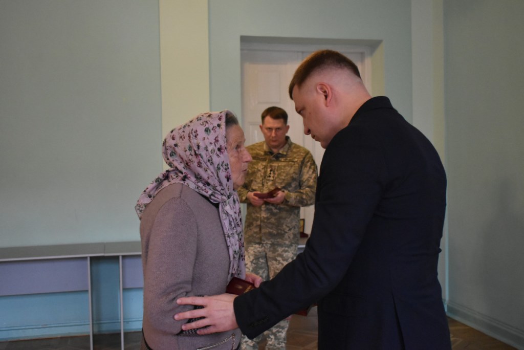 На Волині рідним полеглих воїнів 42-ї бригади вручили посмертні нагороди