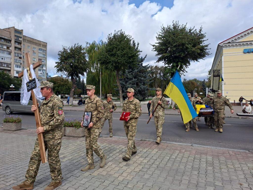 Істинний морський піхотинець: Ковельська громада віддала останню шану Герою Павлу Коломійчуку
