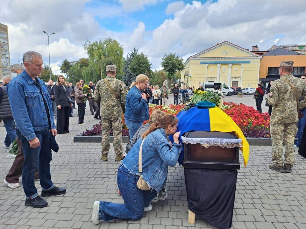 Істинний морський піхотинець: Ковельська громада віддала останню шану Герою Павлу Коломійчуку